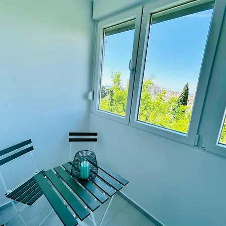 Designer Frame Split